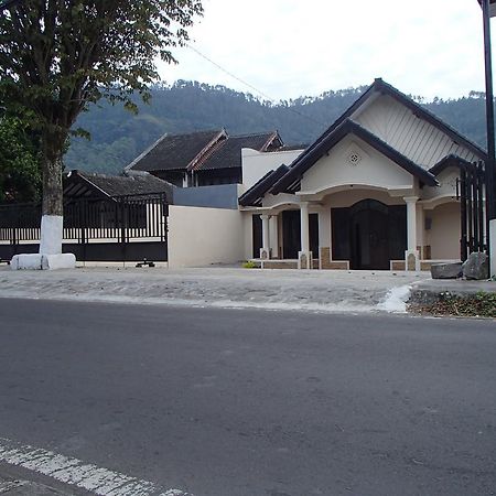 Shakila Guest House Malang Exteriér fotografie