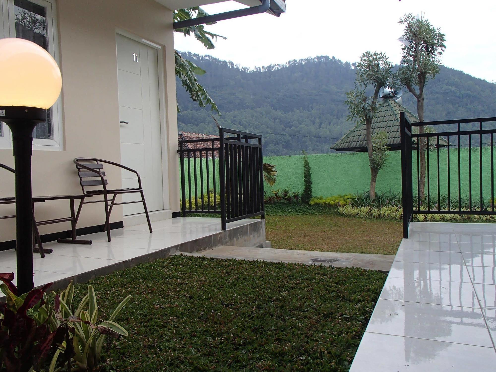 Shakila Guest House Malang Exteriér fotografie